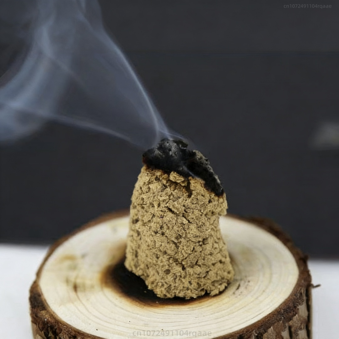 Dried Herbs - 天然ヨモギのベルベット状の香粉。純粋な乾燥ヨモギハーブで、焚いて香りを楽しんだり、瞑想やヨガの空間を整えたり、室内の空気を爽やかにしたりするのに最適。