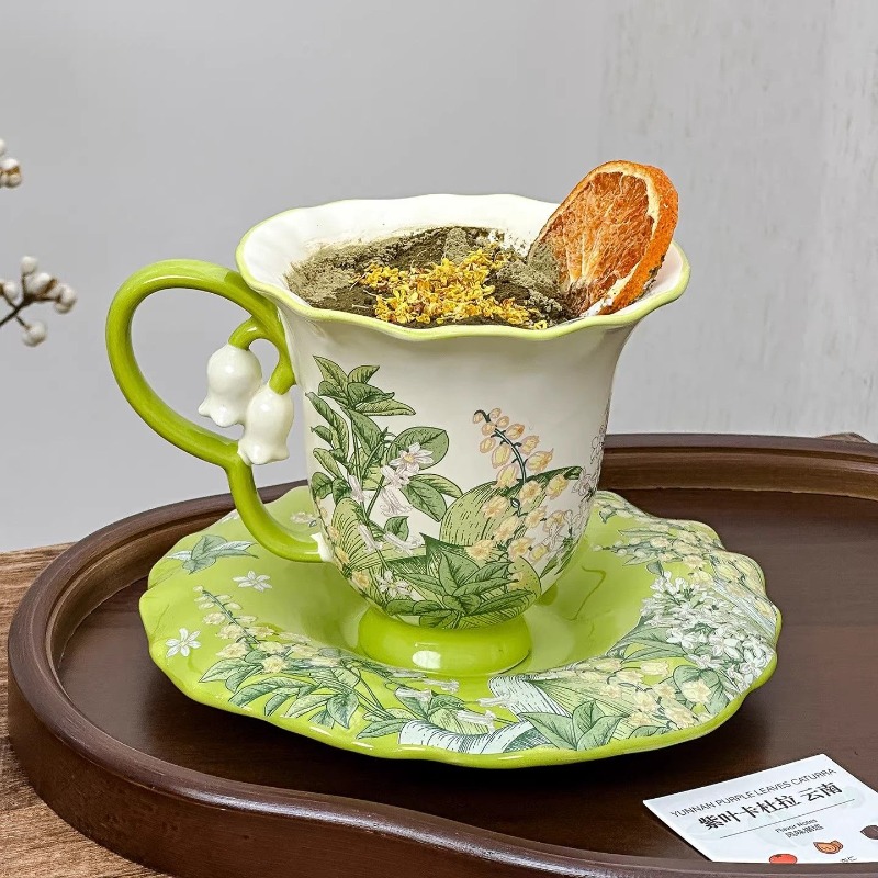 スズランの花が咲くアフタヌーンティーセット - 精巧な高級陶 - Chamomile Tea のレビューと価格